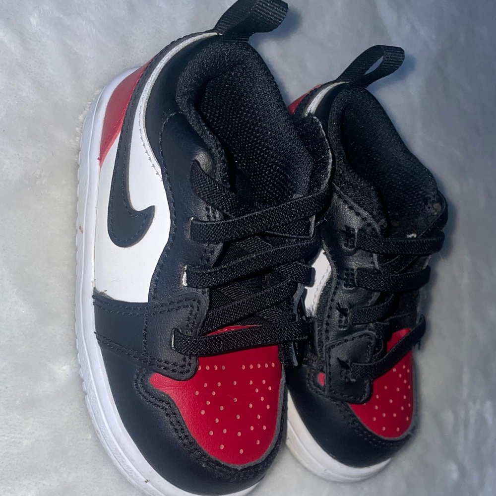 Nike Kids Black and Red Sneakers